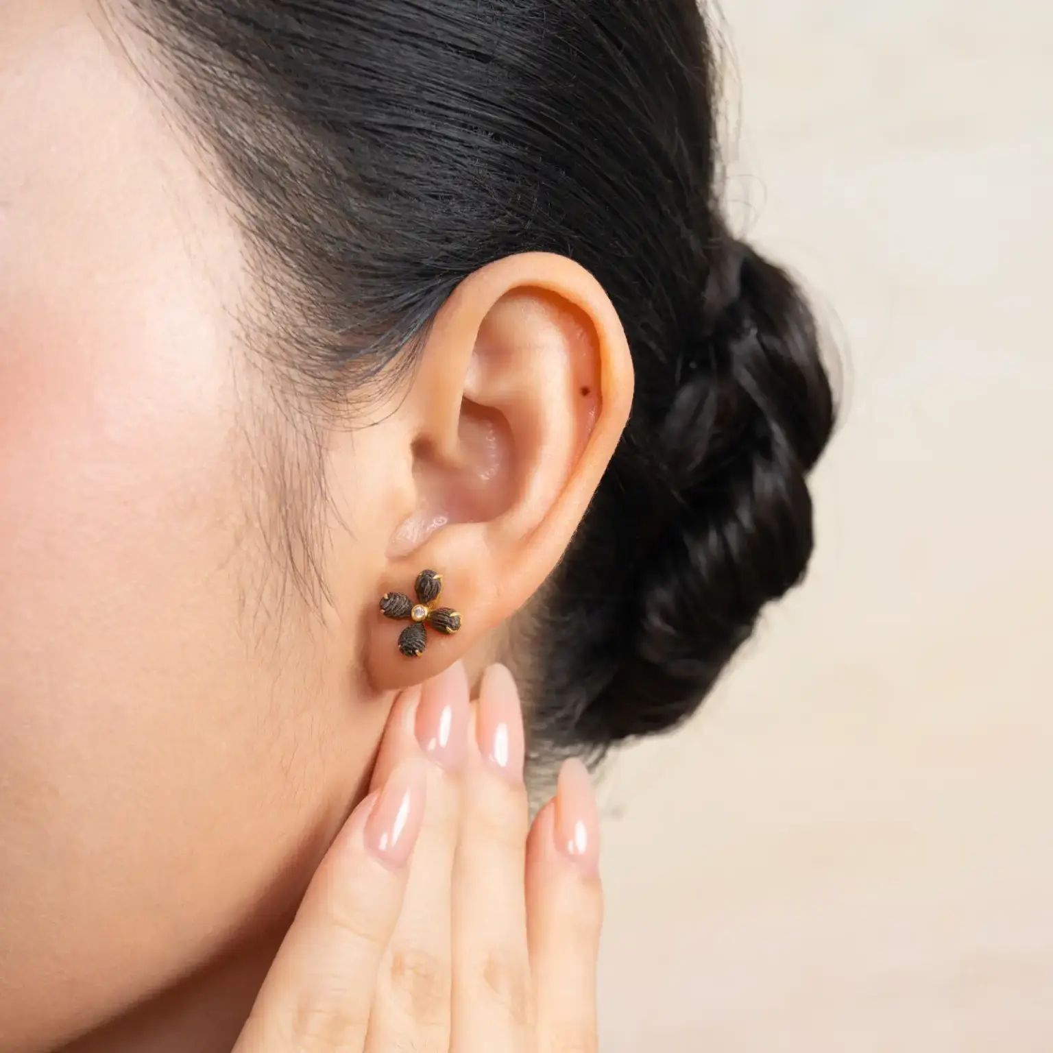 Hoa Tai Trầm Hương Tứ Diệp Thảo – Trầm Hương Việt Nam - Ảnh 3